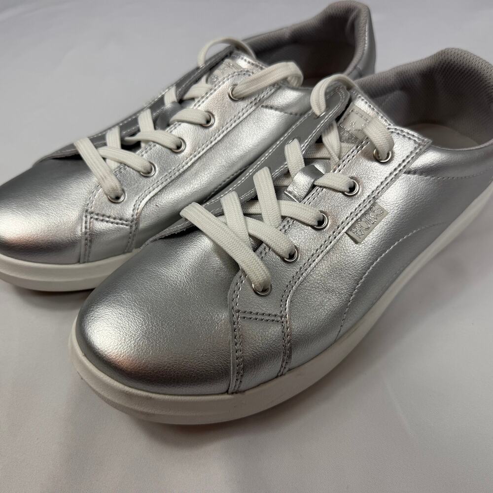 BOBS Skechers D’Vine Flashy Moment Silver Sneakers 9.5